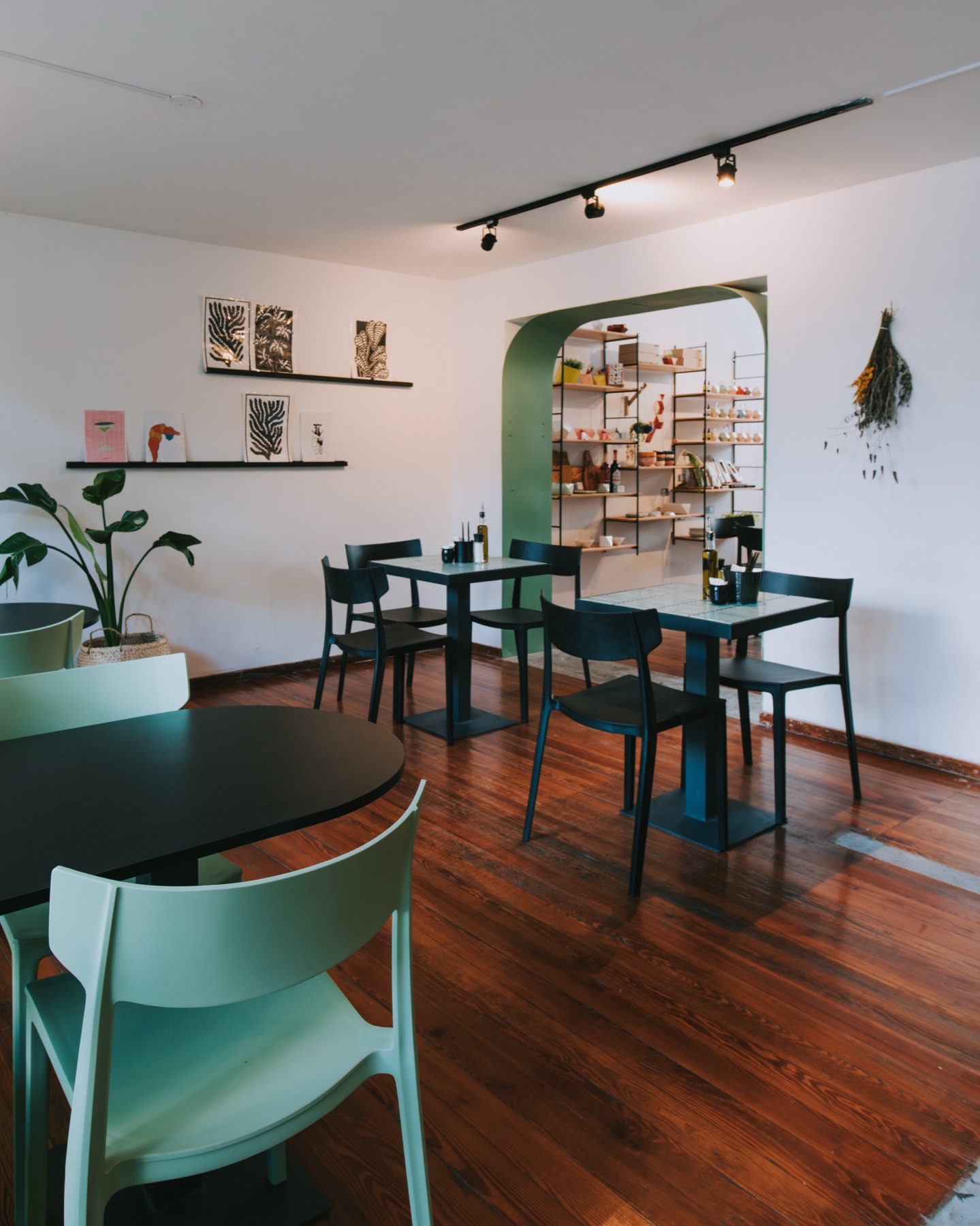 Portal — casa y café